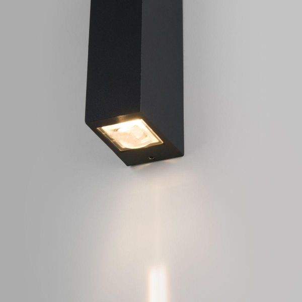 Уличный настенный светодиодный светильник Elektrostandard Blaze 35136/W черный a057050 Уличный настенный светодиодный светильник Elektrostandard Blaze 35136/W черный a057050