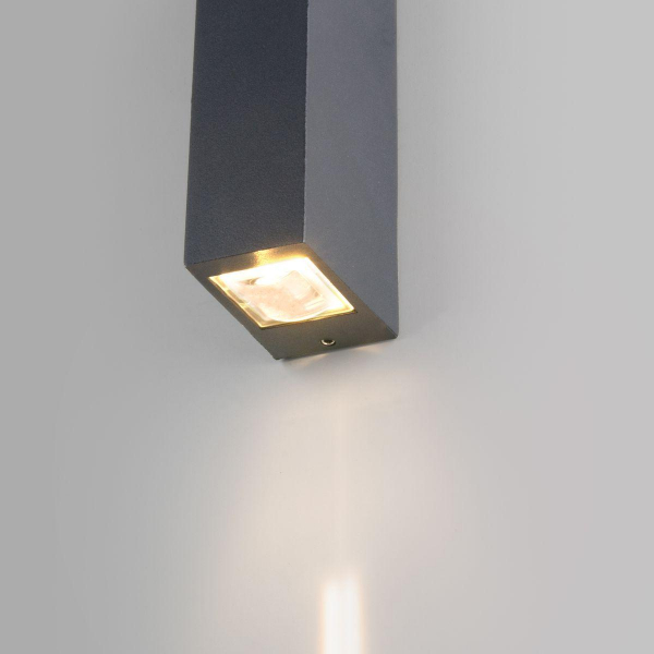 Уличный настенный светодиодный светильник Elektrostandard Blaze 35136/W серый a057051 Уличный настенный светодиодный светильник Elektrostandard Blaze 35136/W серый a057051