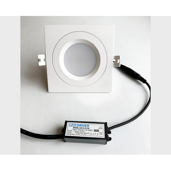 Встраиваемый светодиодный светильник Italline IT08-8018 white 3000K Встраиваемый светодиодный светильник Italline IT08-8018 white 3000K