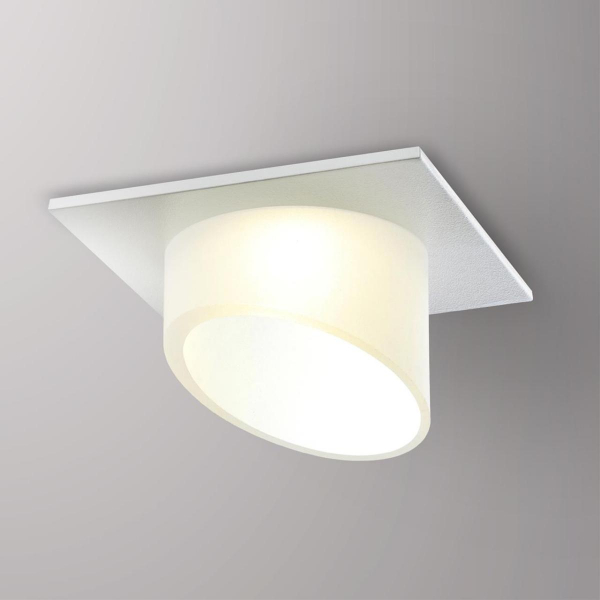 Встраиваемый светильник Novotech Spot Lirio 370899 Встраиваемый светильник Novotech Spot Lirio 370899