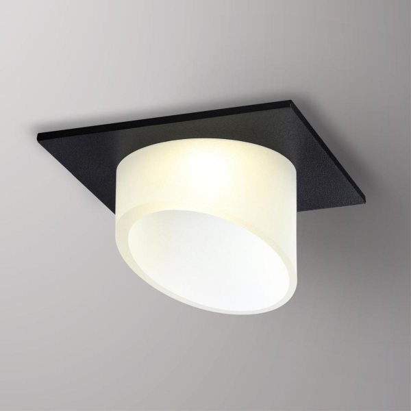 Встраиваемый светильник Novotech Spot Lirio 370898 Встраиваемый светильник Novotech Spot Lirio 370898