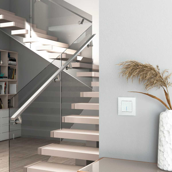 Выключатель Werkel Hammer одноклавишный проходной с подсветкой белый W1212101 4690389162084