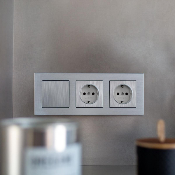 Выключатель одноклавишный проходной Werkel cеребряный рифленый W1112009 4690389158902