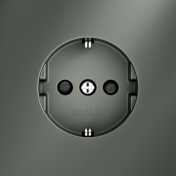 Розетка встраиваемая VOLTUM S70 с заземлением и защитными шторками, 16А, (титан) Розетка встраиваемая VOLTUM S70 с заземлением и защитными шторками, 16А, (титан)